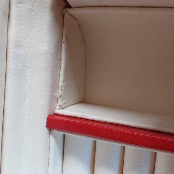 Locking Leather Travel Jewelry Case with Wolf Designs Tag and Tasseled Key - Picture 11 of 12